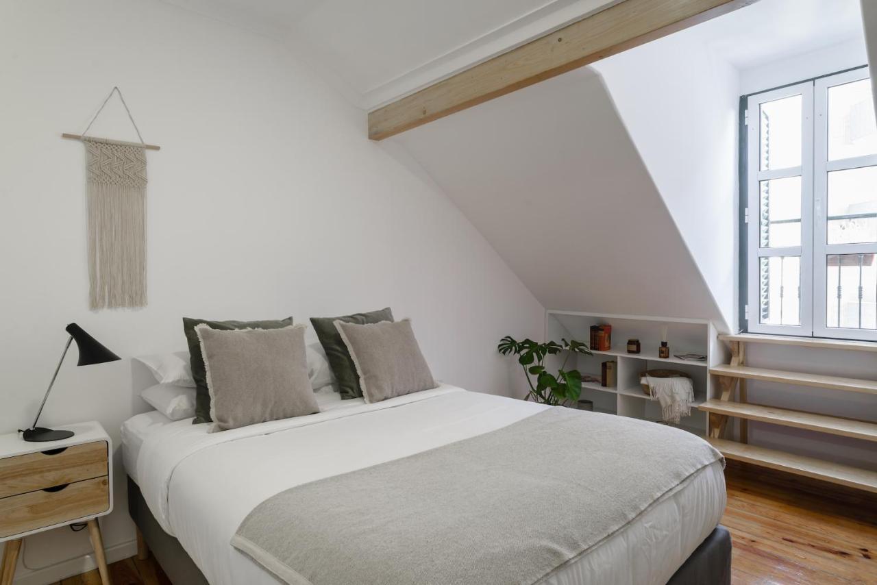 Charming Apartment- Authentic Experience In Graca Lisbon Exterior photo