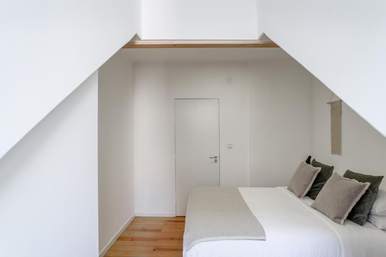 Charming Apartment- Authentic Experience In Graca Lisbon Exterior photo
