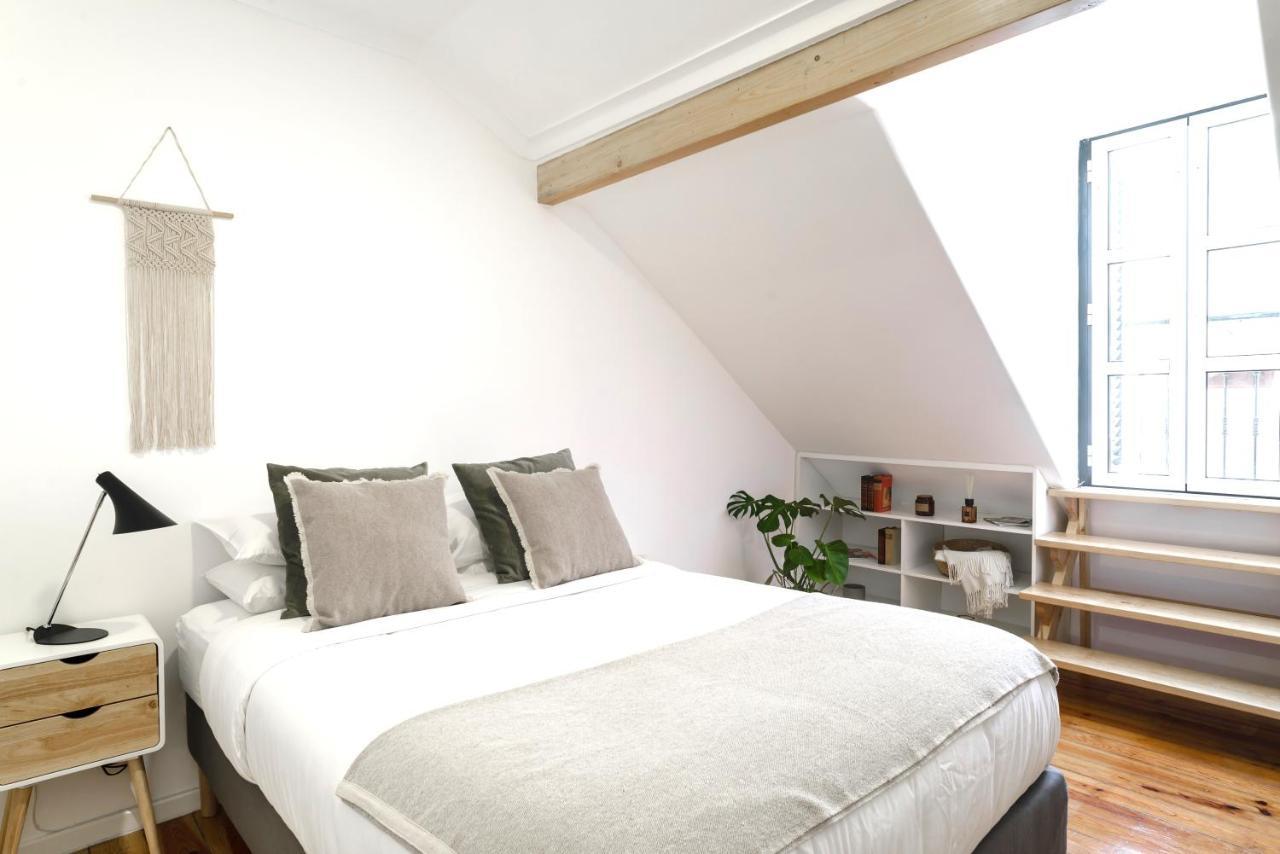 Charming Apartment- Authentic Experience In Graca Lisbon Exterior photo