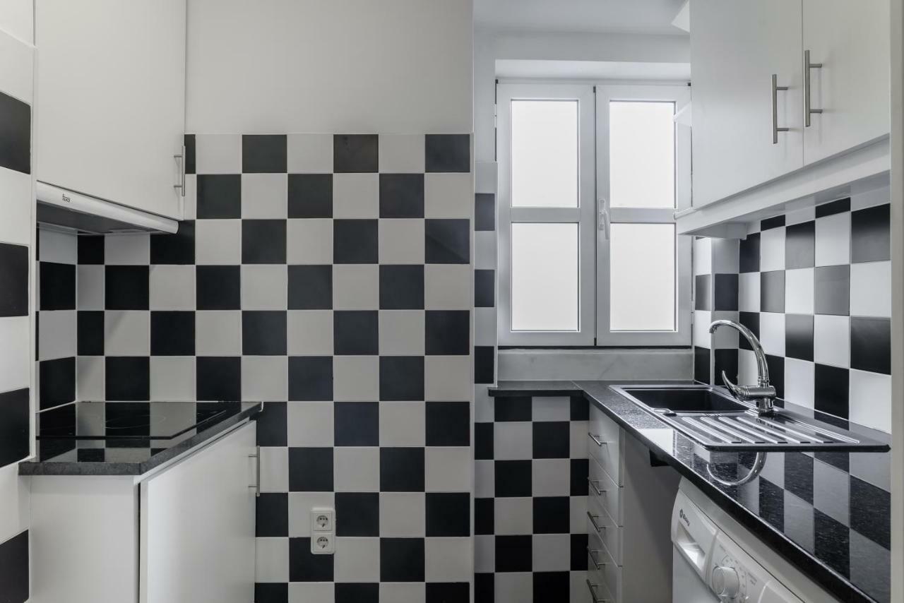 Charming Apartment- Authentic Experience In Graca Lisbon Exterior photo