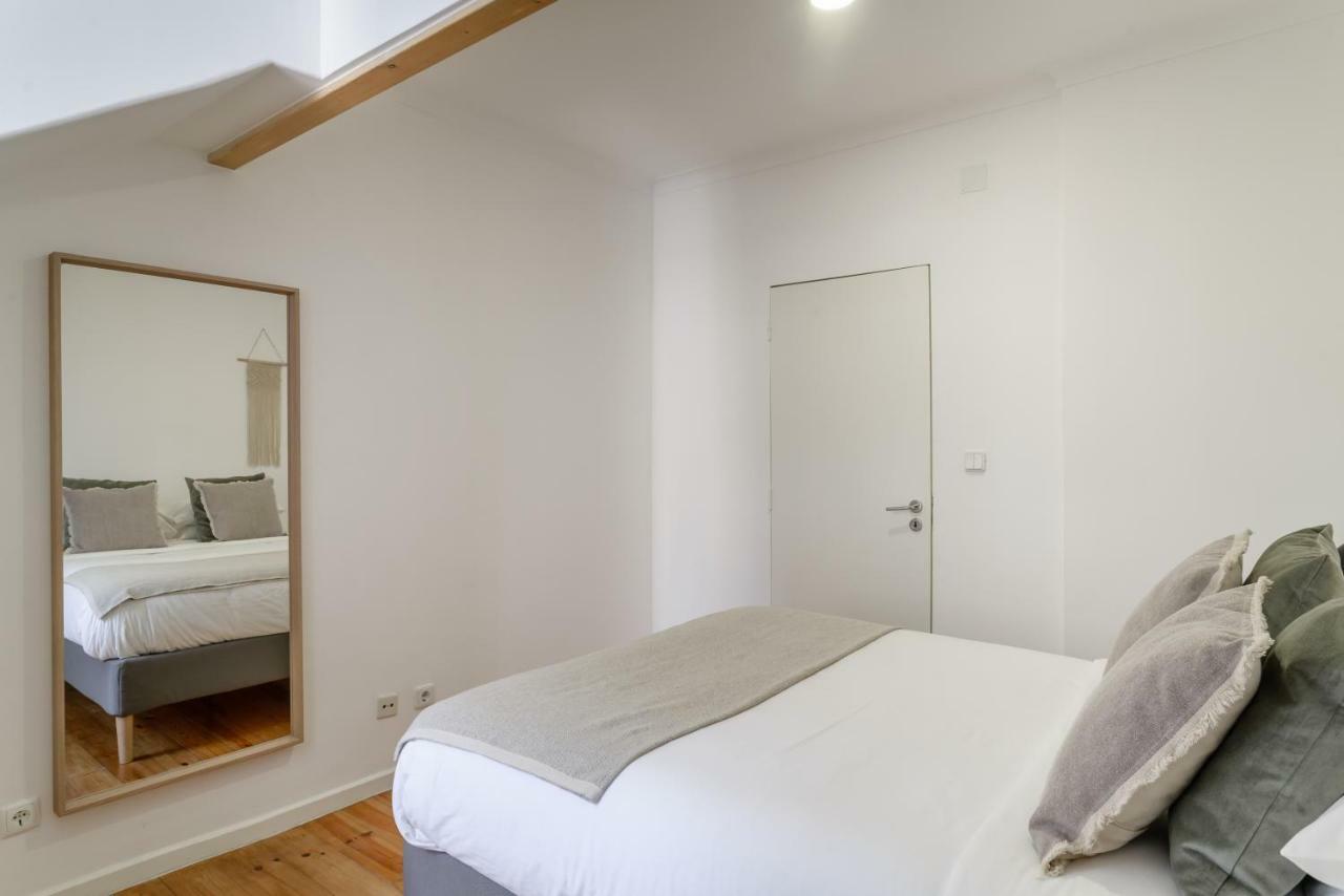 Charming Apartment- Authentic Experience In Graca Lisbon Exterior photo
