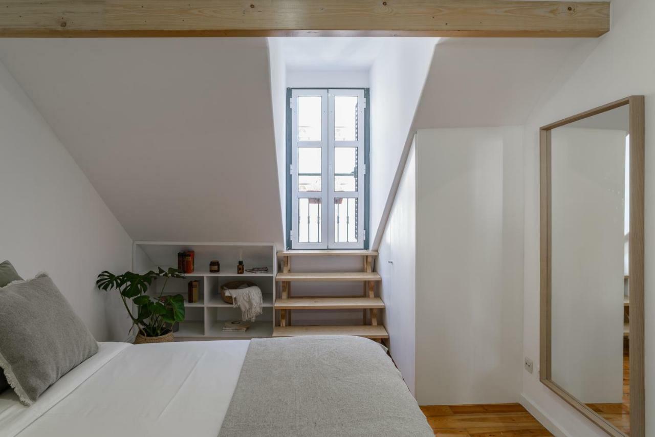 Charming Apartment- Authentic Experience In Graca Lisbon Exterior photo
