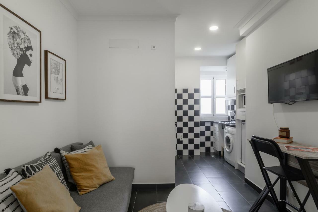 Charming Apartment- Authentic Experience In Graca Lisbon Exterior photo