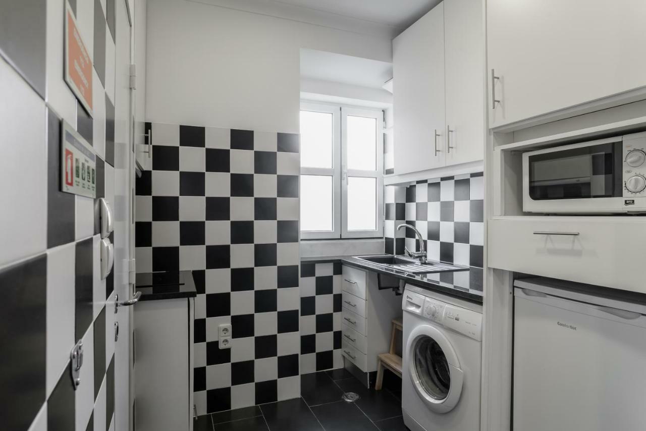 Charming Apartment- Authentic Experience In Graca Lisbon Exterior photo