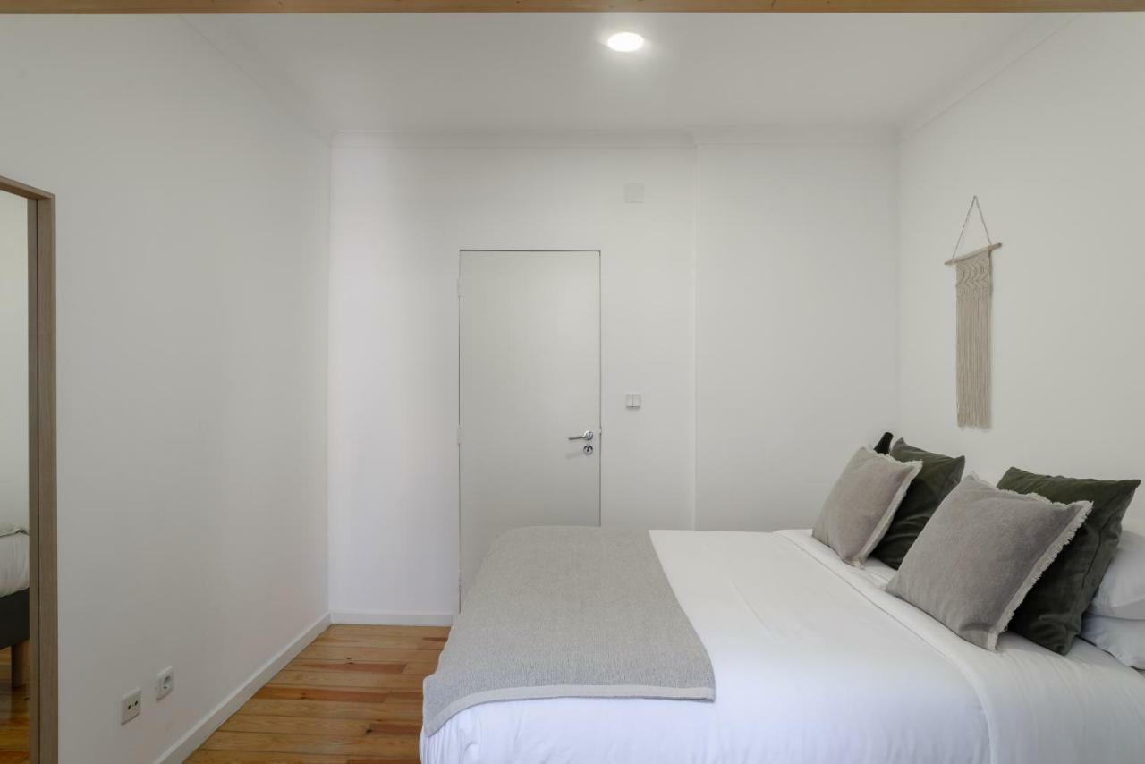Charming Apartment- Authentic Experience In Graca Lisbon Exterior photo