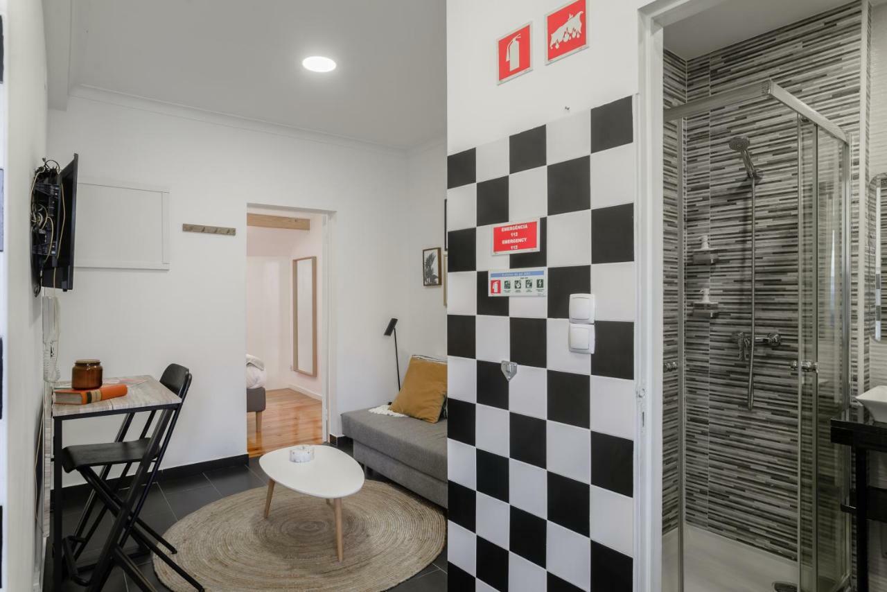 Charming Apartment- Authentic Experience In Graca Lisbon Exterior photo