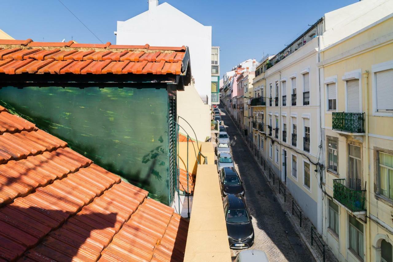 Charming Apartment- Authentic Experience In Graca Lisbon Exterior photo